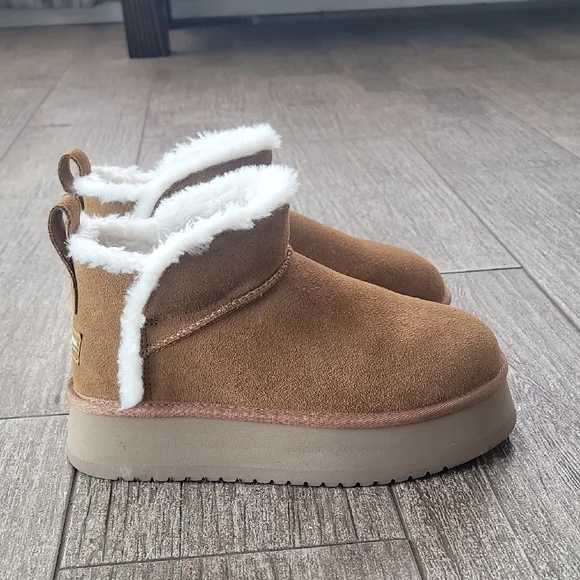 Koolaburra By UGG Koola Ultra Mini Platform tan suede boots with fur - Picture 5 of 10